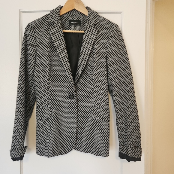 Blazer - Picture 2 of 4